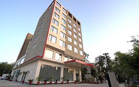7 Apple Hotel Pratap Nagar